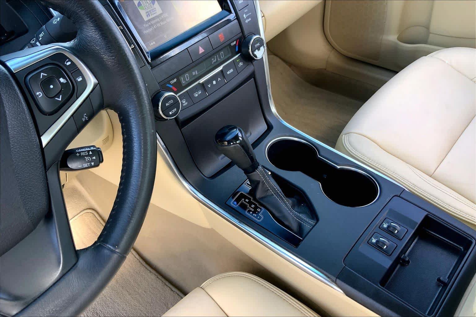 Used 2017 Toyota Camry XLE w/ Moonroof Package FWD image 16