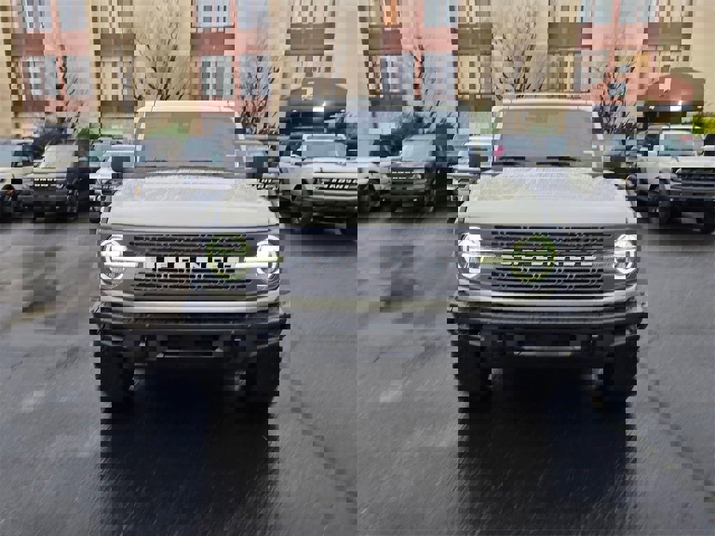 New 2025 Ford Bronco Badlands image 2