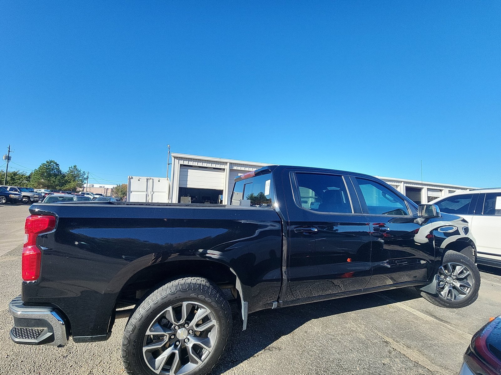 Used 2023 Chevrolet Silverado 1500 LT AWD/4WD image 6