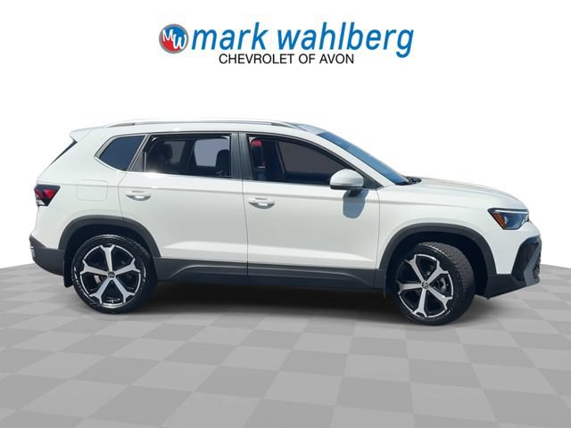 Used 2025 Volkswagen Taos SEL AWD/4WD image 9