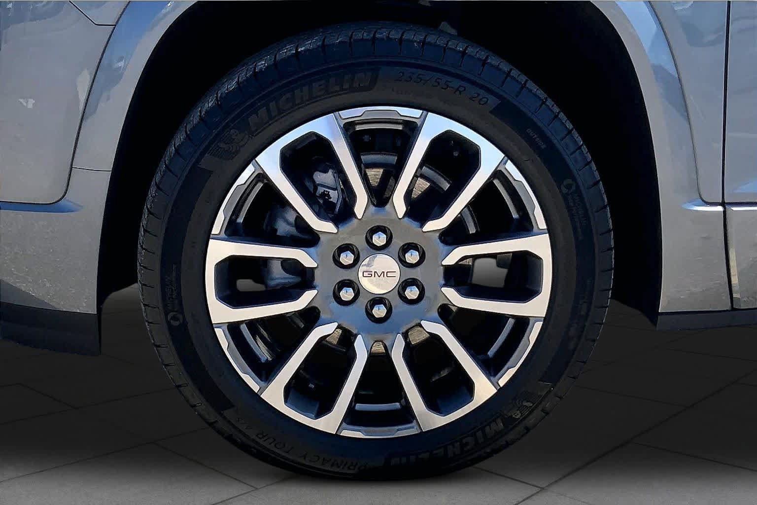 Used 2022 GMC Acadia Denali w/ Denali Ultimate Package AWD/4WD image 10