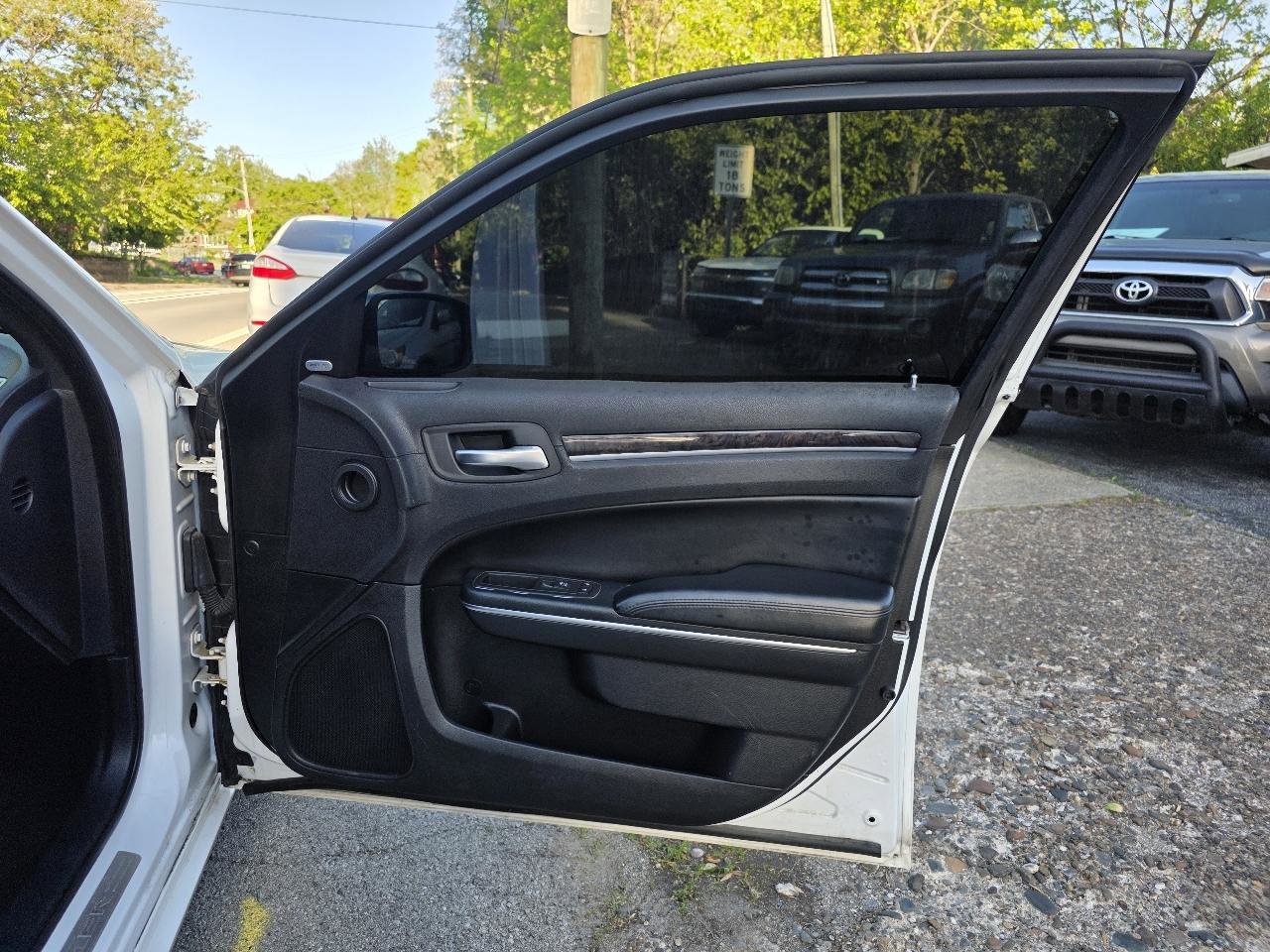 Used 2014 Chrysler 300 C AWD/4WD image 40