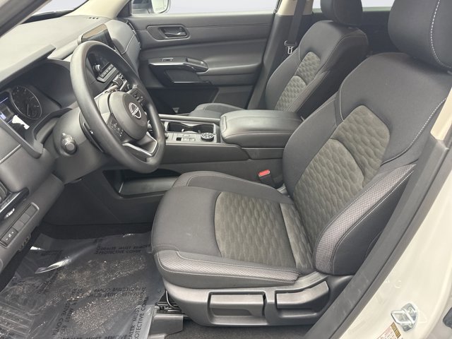 Used 2024 Nissan Pathfinder S image 11