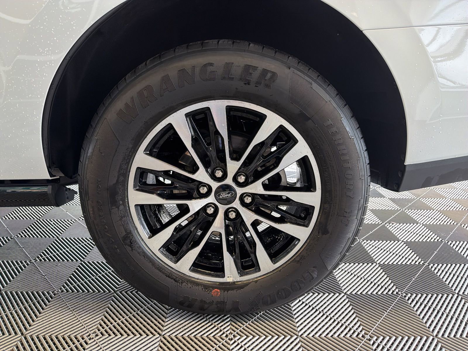 Used 2025 Ford Expedition Platinum image 8