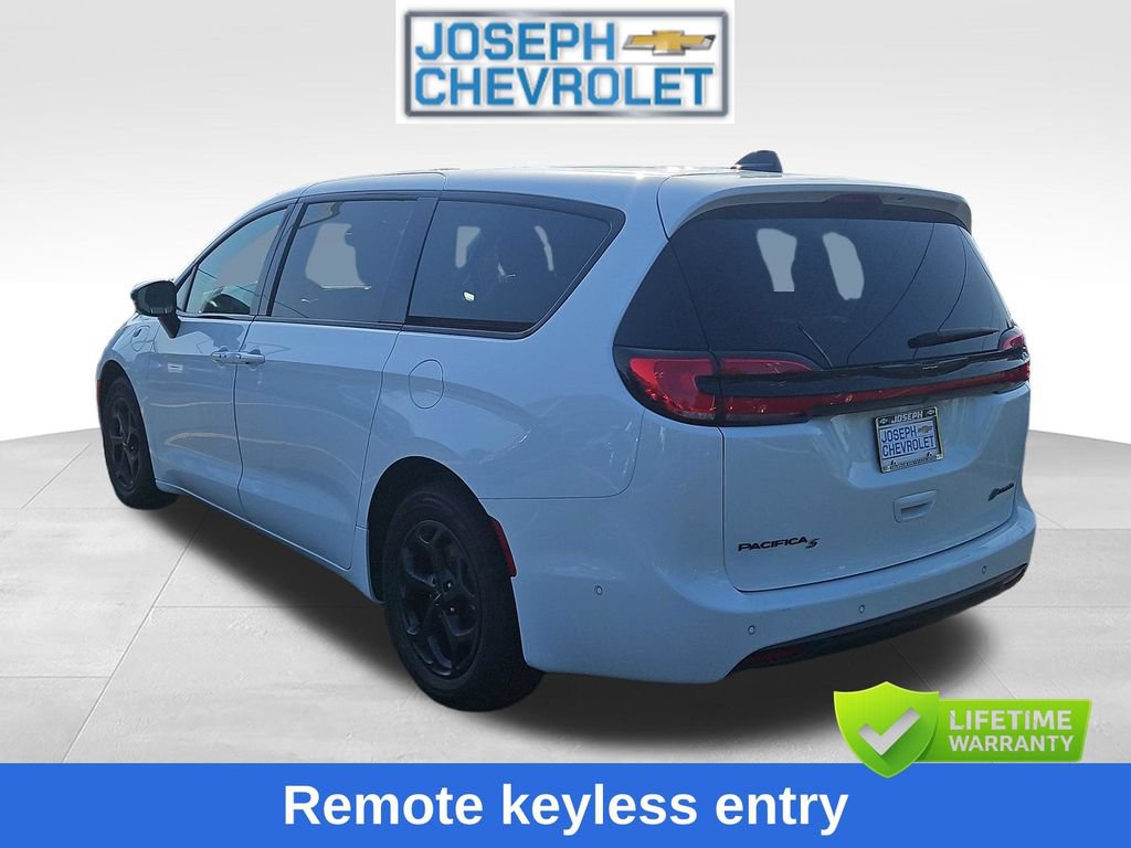 Used 2024 Chrysler Pacifica Limited FWD video 3