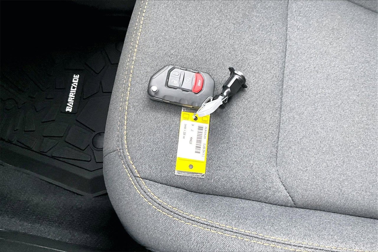 Certified 2024 Jeep Wrangler Sahara image 30