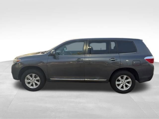 Used 2013 Toyota Highlander Plus image 5