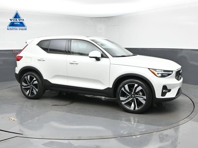 Used 2023 Volvo XC40 B5 Ultimate w/ Protection Package Premier AWD/4WD image 1