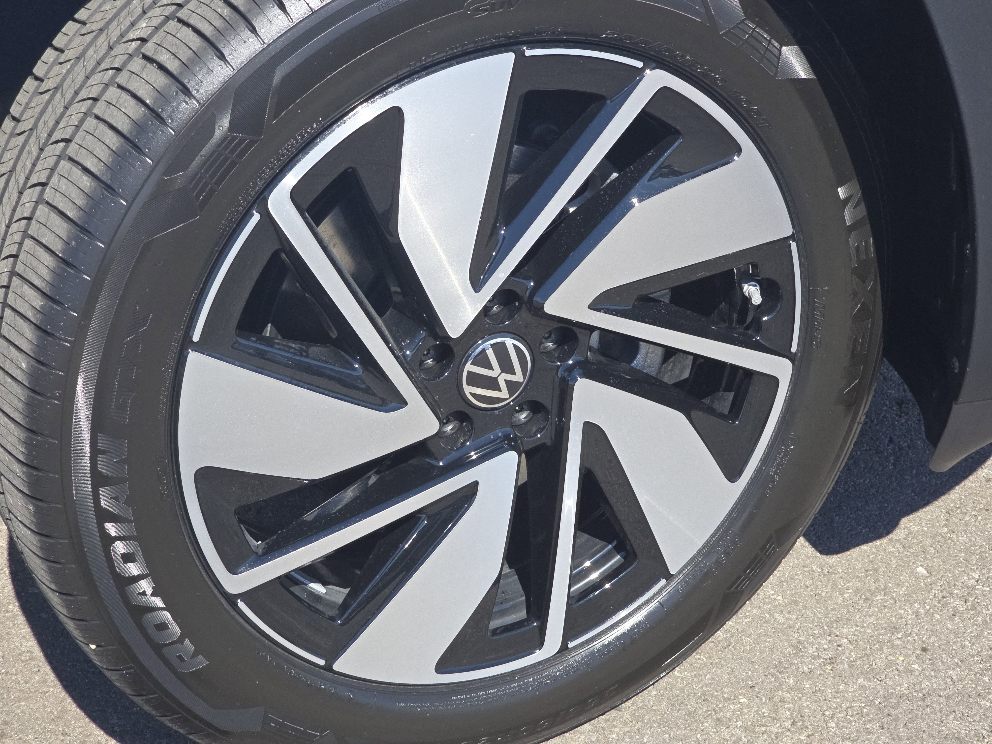 New 2026 Volkswagen Atlas SE image 15