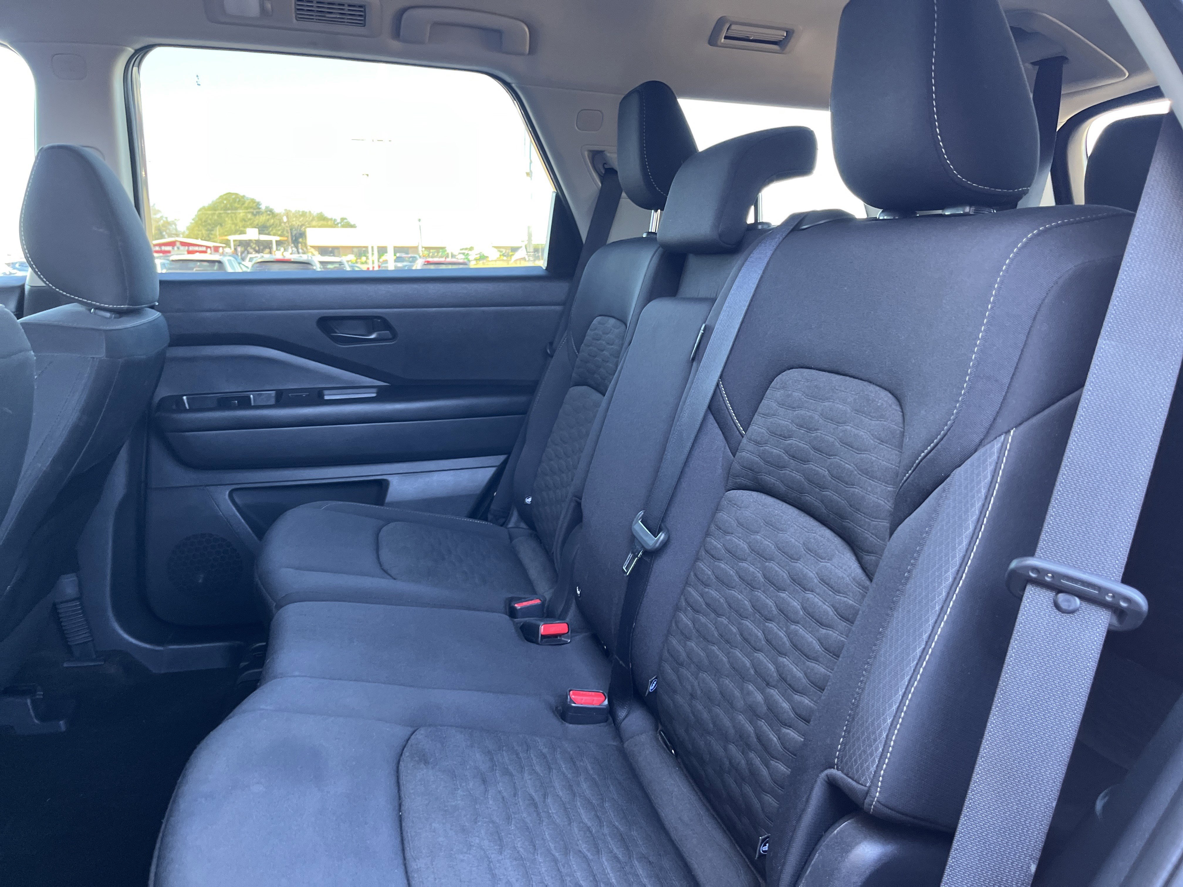 Used 2023 Nissan Pathfinder S image 11