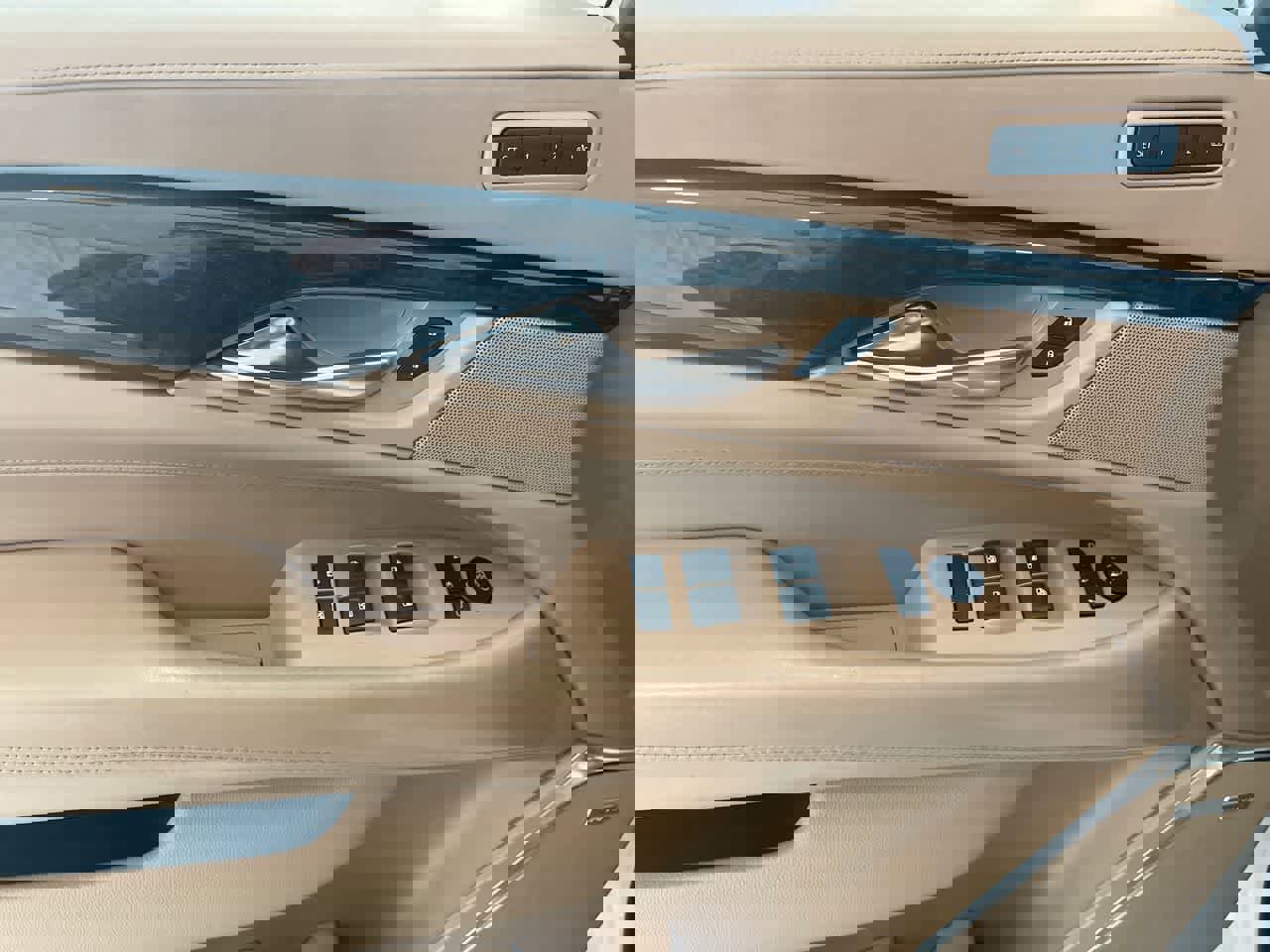 Used 2020 Cadillac Escalade ESV Platinum image 13