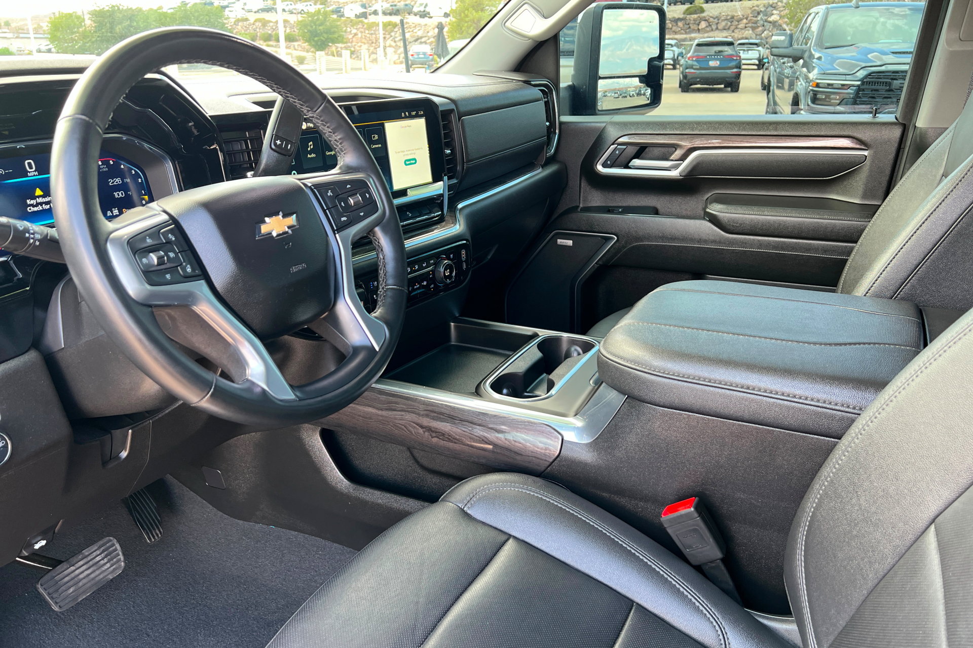 Used 2025 Chevrolet Silverado 3500 LTZ w/ LTZ Convenience Package AWD/4WD image 16