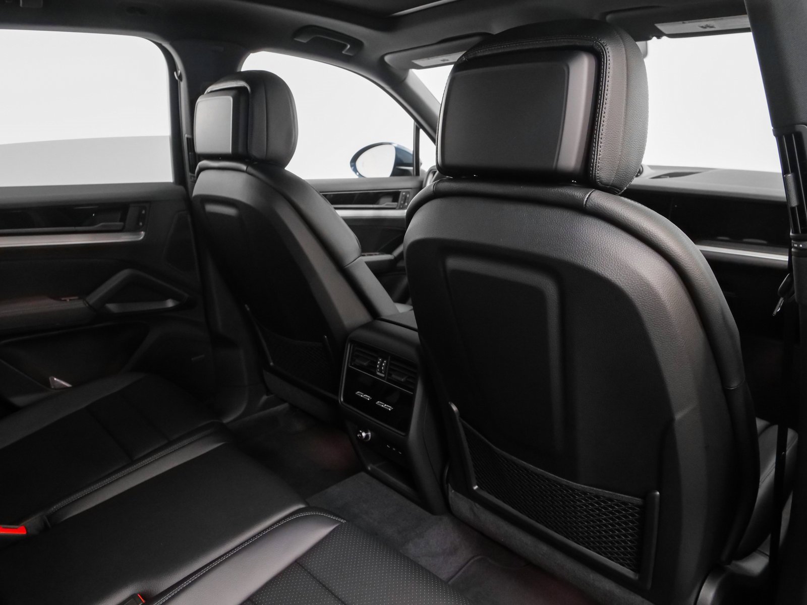 Used 2024 Porsche Cayenne image 26