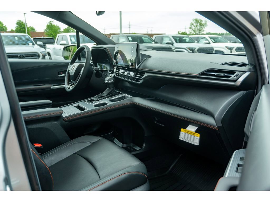 Used 2023 Toyota Sienna XSE AWD/4WD image 21