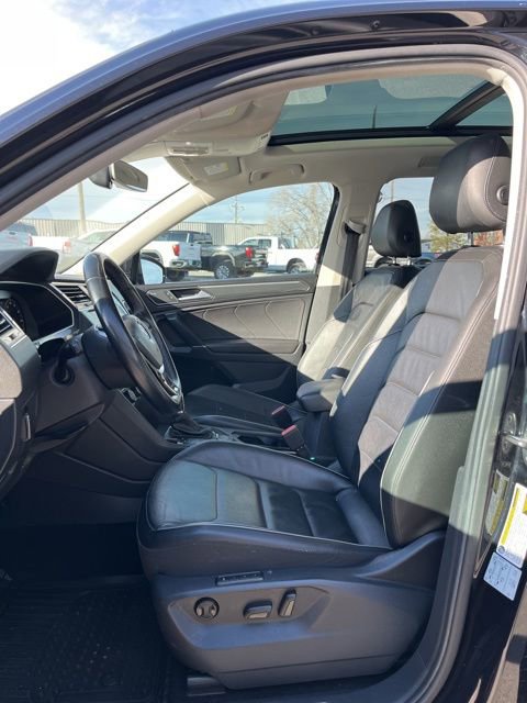 Used 2018 Volkswagen Tiguan SEL Premium image 26