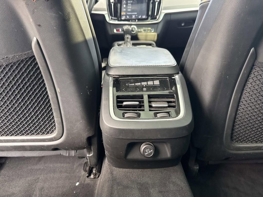 Used 2018 Volvo V90 T5 R-Design image 20