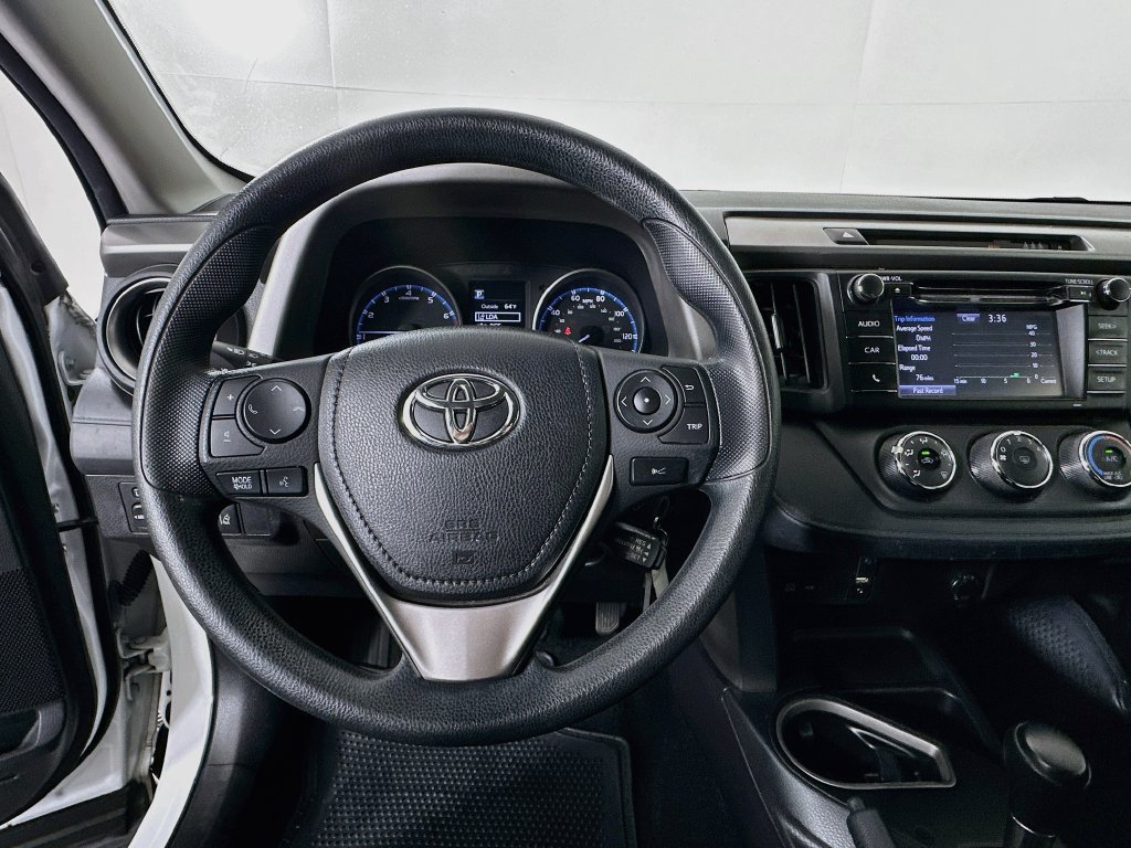 Used 2018 Toyota RAV4 LE FWD image 11