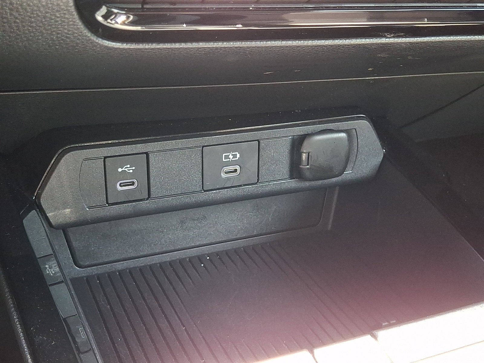 Used 2025 Toyota Prius LE FWD image 24