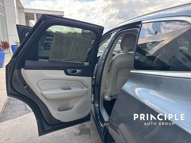 Used 2018 Volvo XC60 T6 Momentum w/ Convenience Package image 30