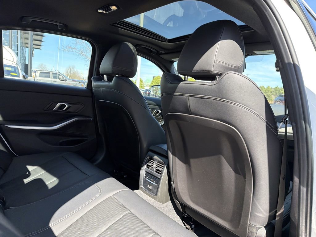 Used 2025 BMW 330i Sedan image 16