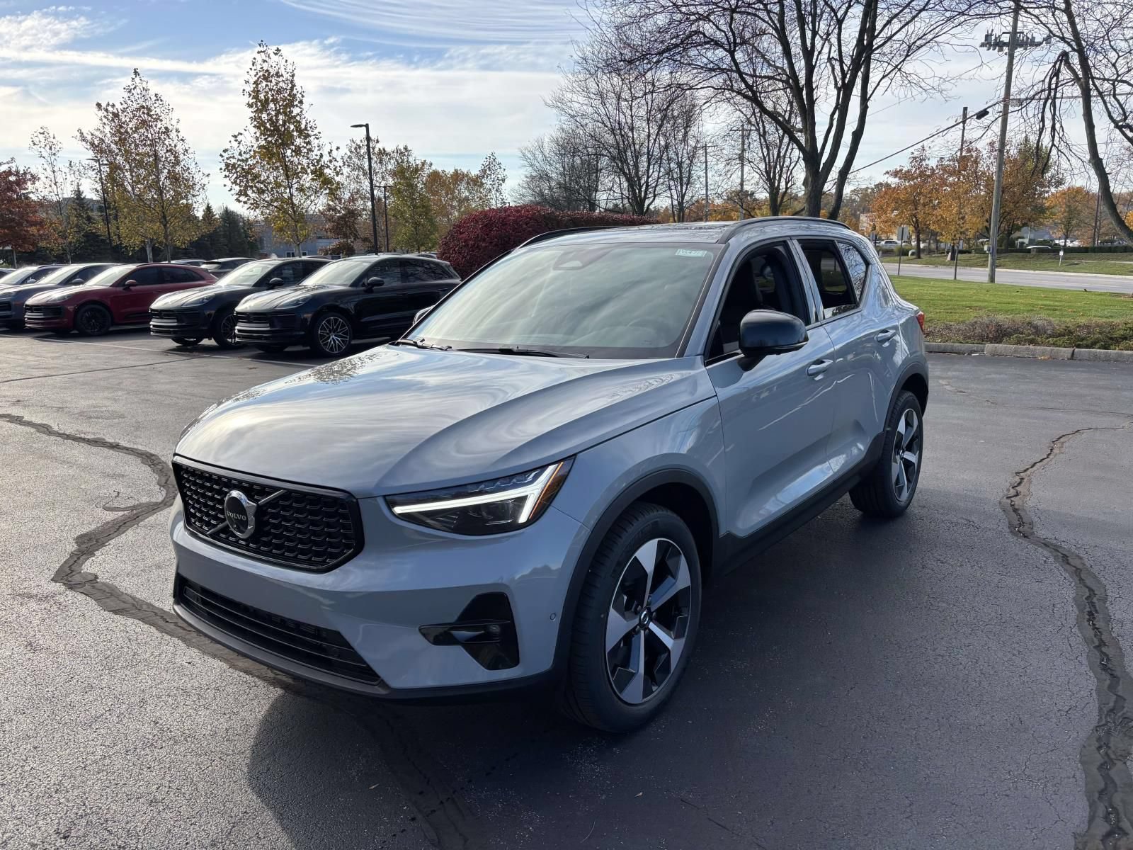New 2026 Volvo XC40 B5 Plus w/ Protection Package Premier AWD/4WD image 3
