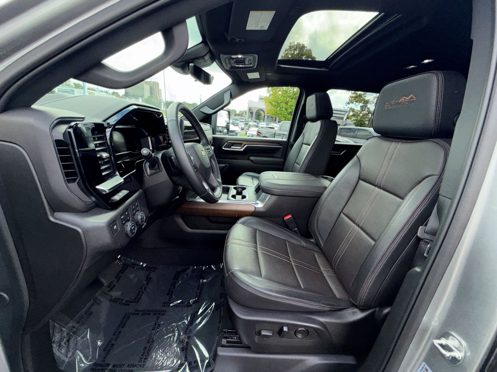 Used 2024 Chevrolet Silverado 2500 High Country w/ High Country Premium Package AWD/4WD image 13