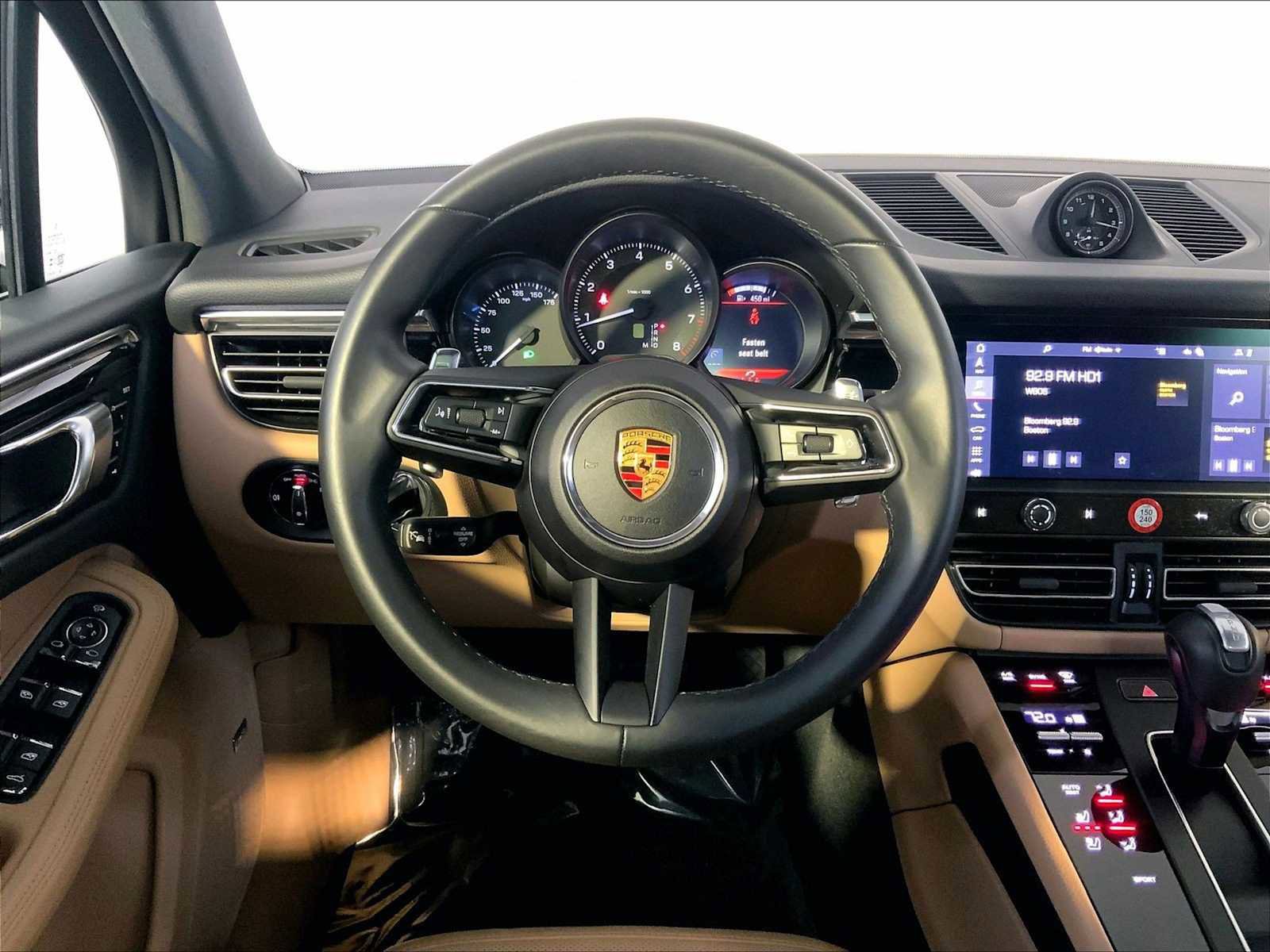 Certified 2025 Porsche Macan image 15