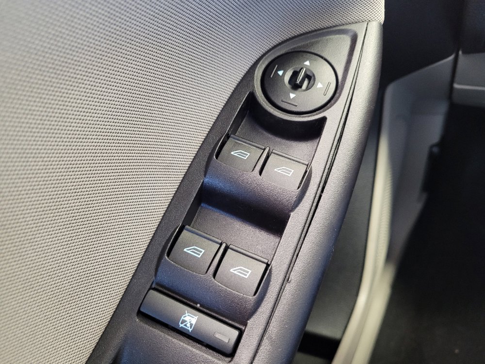 Used 2016 Ford Focus SE w/ SE Cold Weather Package FWD image 27