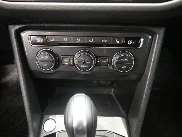 Used 2021 Volkswagen Tiguan SE w/ Panoramic Sunroof Package FWD image 4