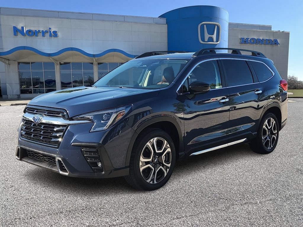 Used 2025 Subaru Ascent Touring AWD/4WD image 2