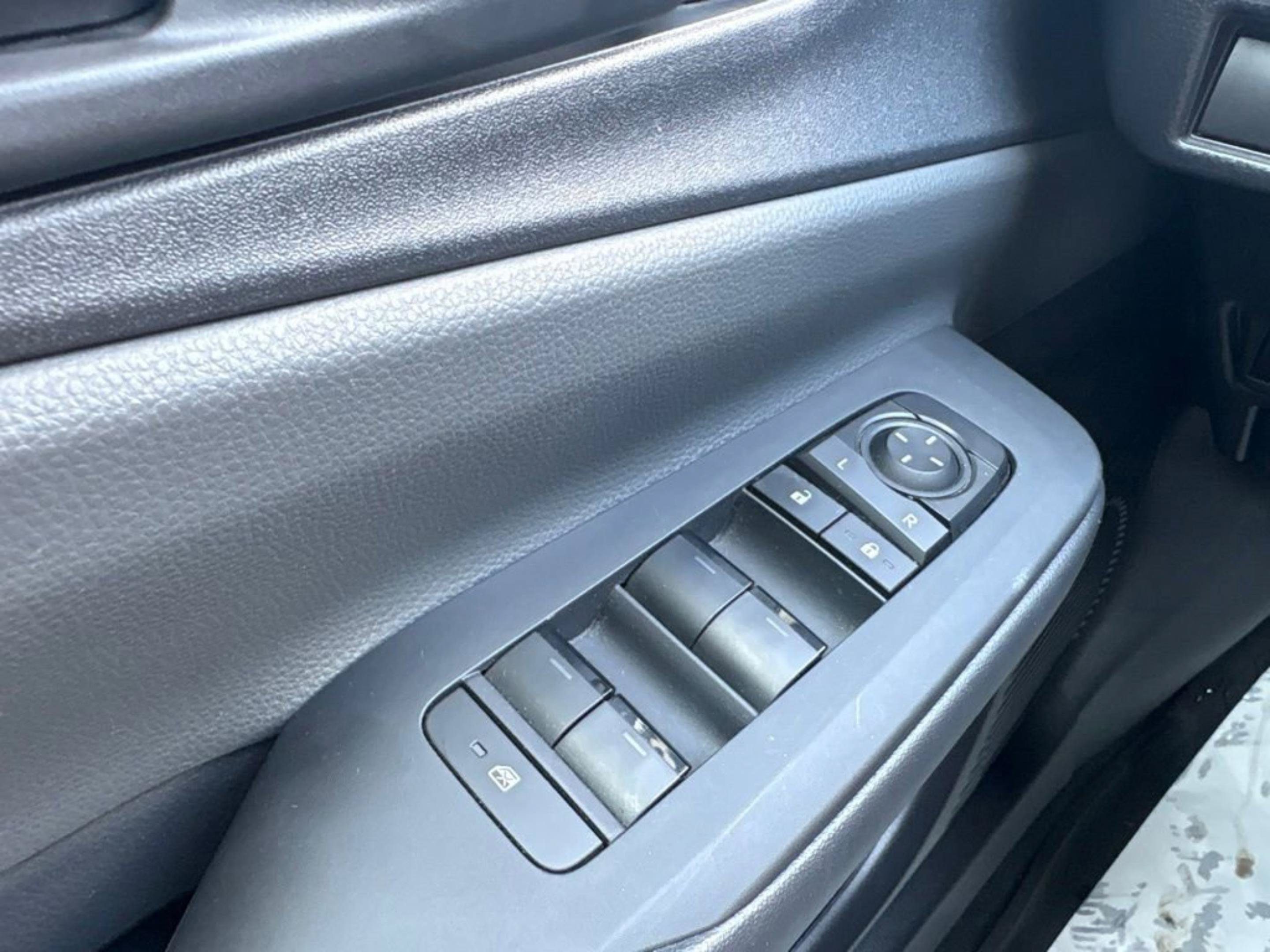 Used 2025 Toyota Prius LE FWD image 18