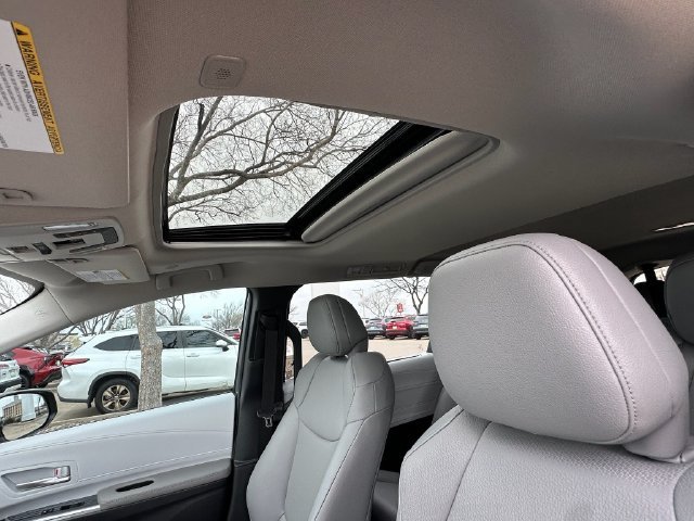 New 2026 Toyota Sienna XLE FWD image 26