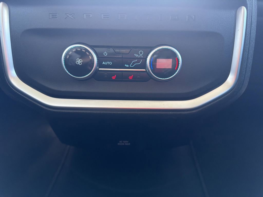 Used 2025 Ford Expedition Platinum image 18