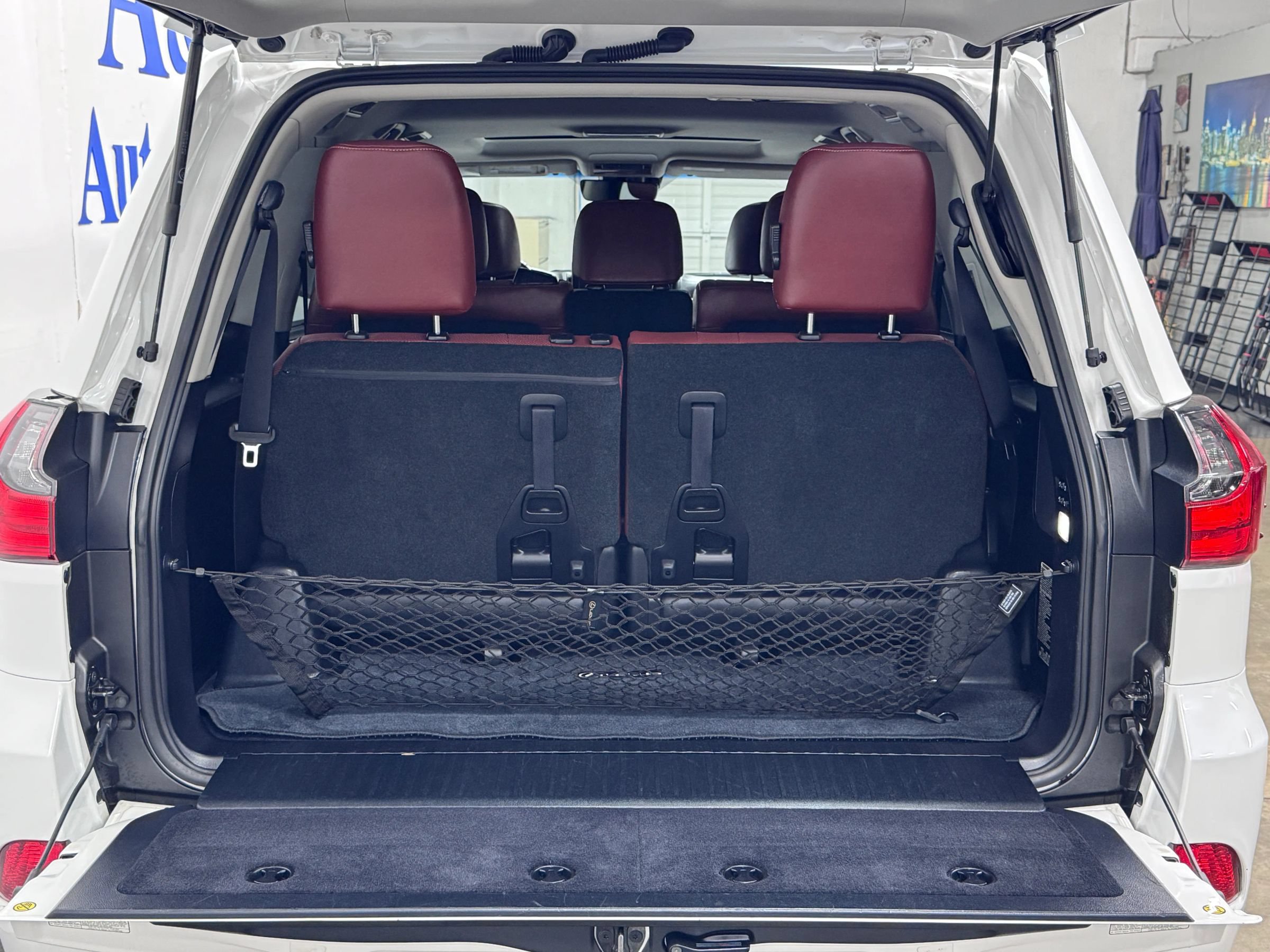 Used 2016 Lexus LX 570 4WD w/ Luxury Package image 5