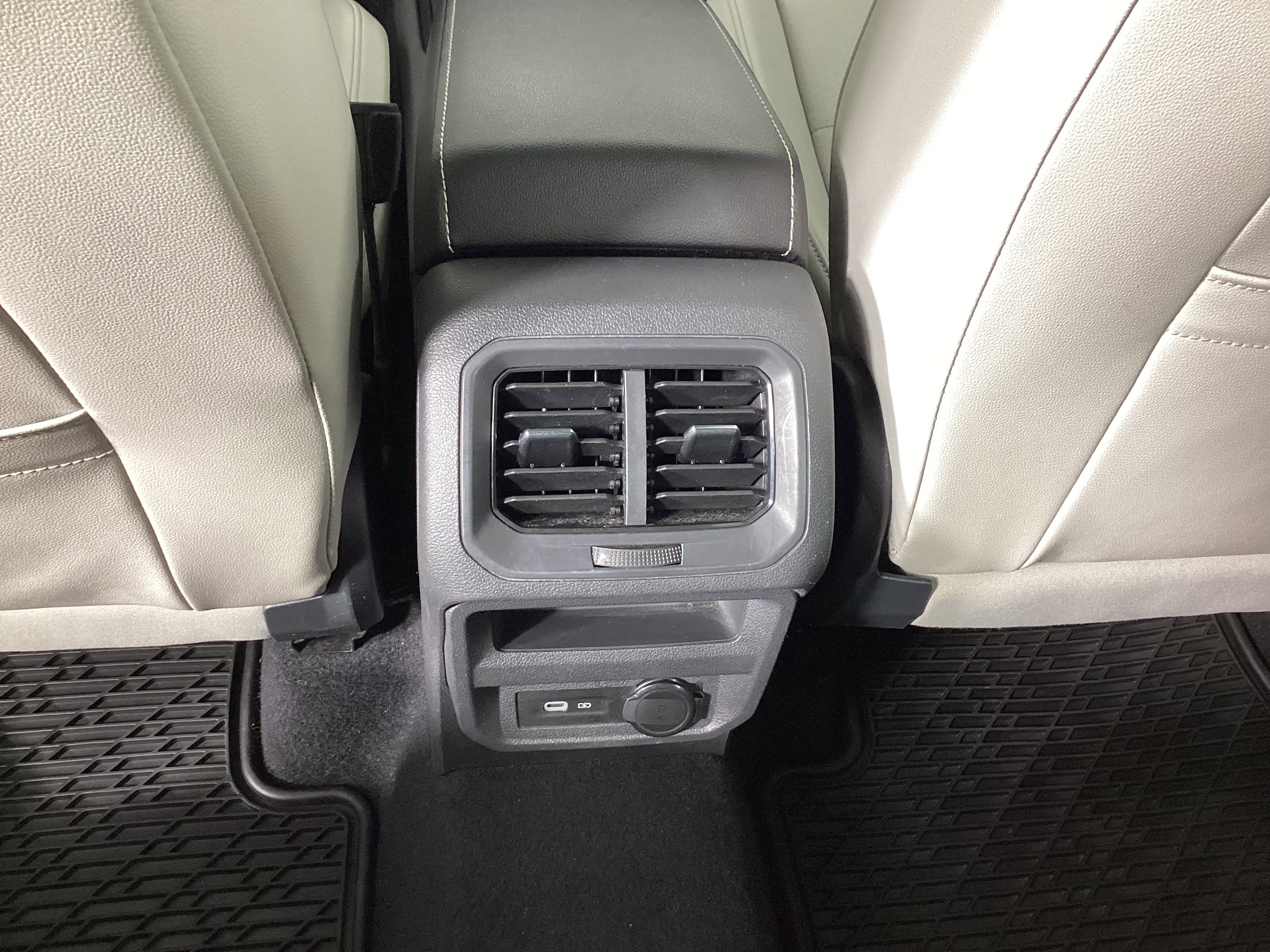 Used 2021 Volkswagen Tiguan SEL image 16