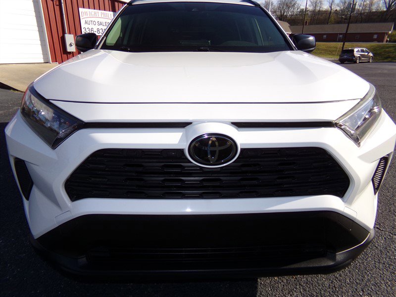 Used 2019 Toyota RAV4 LE AWD/4WD image 3