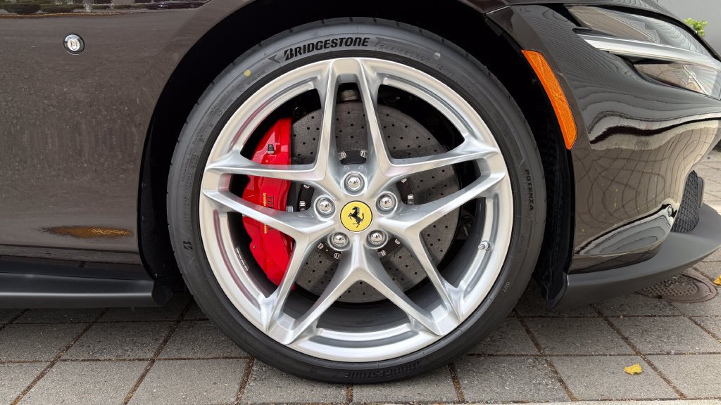 Used 2026 Ferrari Roma Spider RWD image 4