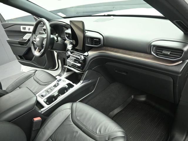 Certified 2023 Ford Explorer Platinum w/ Technology Package image 31