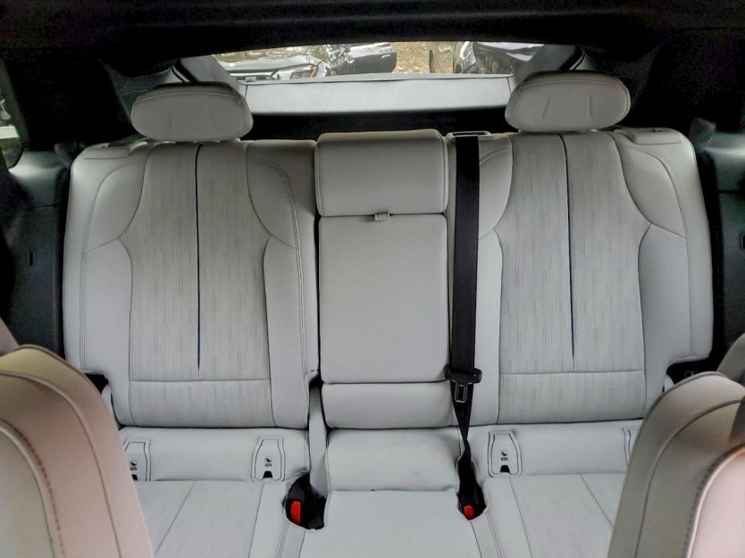 Used 2024 Cadillac Lyriq Luxury AWD/4WD image 6