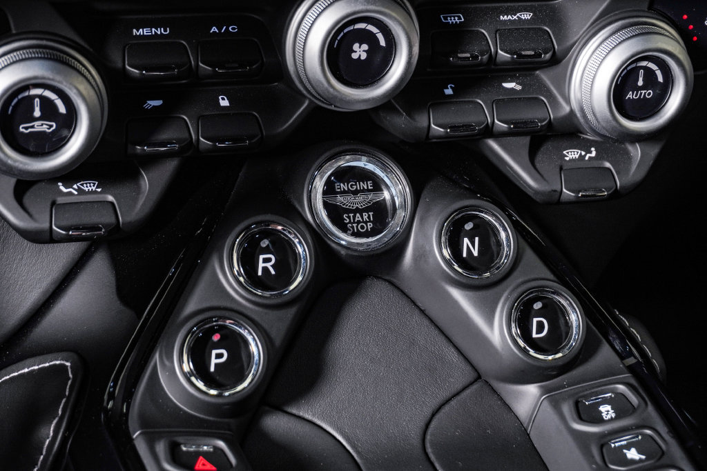 Used 2019 Aston Martin V8 Vantage Coupe RWD image 31
