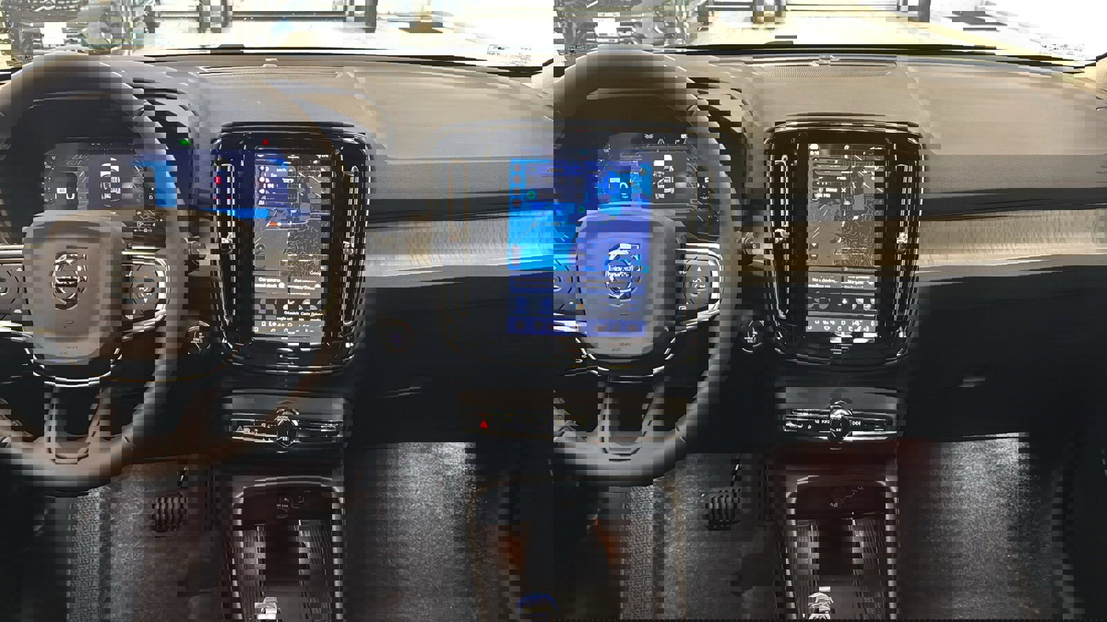 Used 2026 Volvo XC40 B5 Plus w/ Protection Package Premier image 11