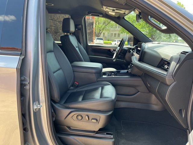 Used 2025 Chevrolet Tahoe Z71 AWD/4WD image 36