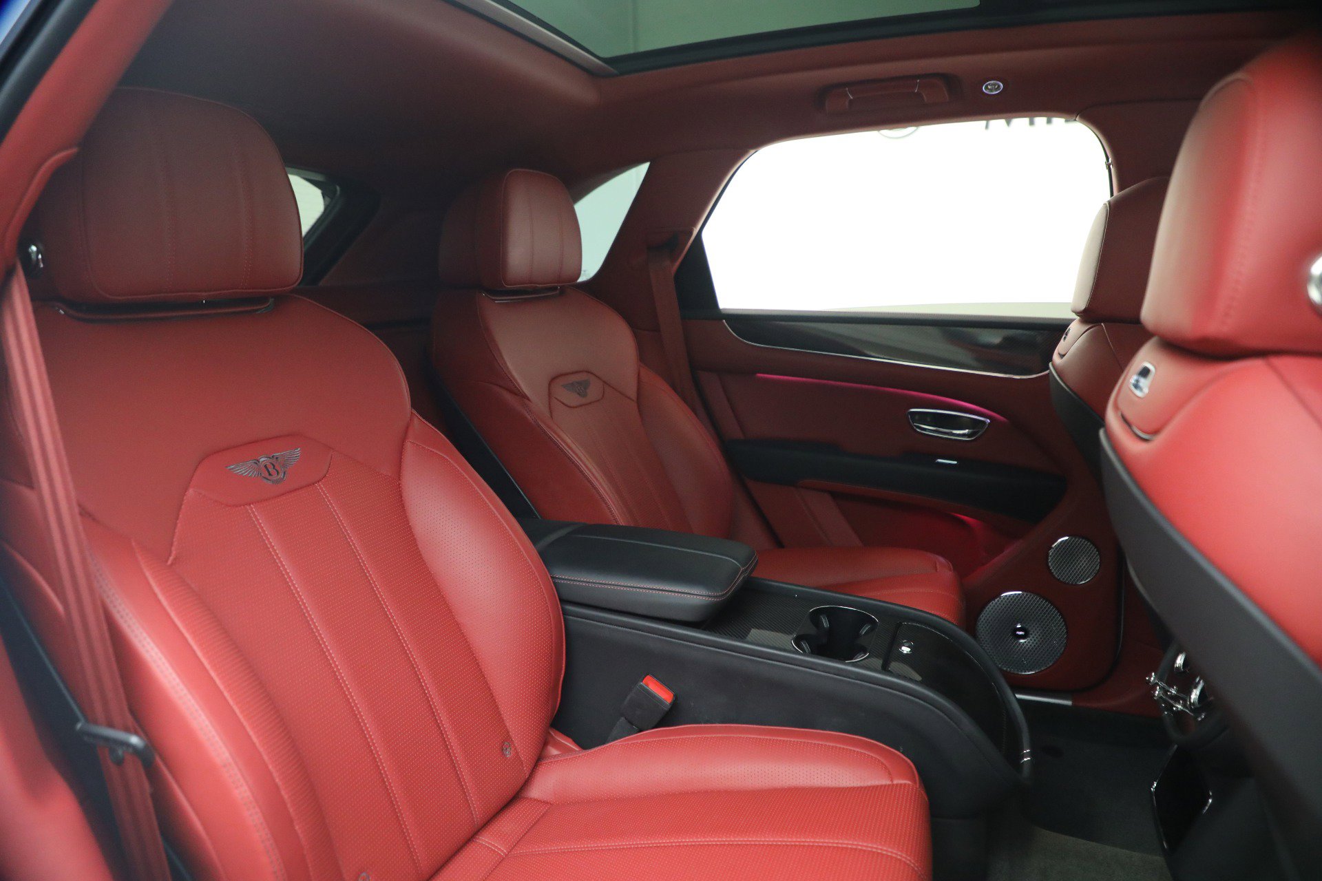 Used 2023 Bentley Bentayga AWD/4WD image 31