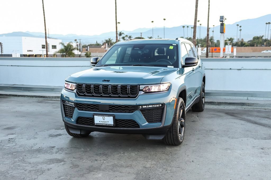 New 2026 Jeep Grand Cherokee L Limited w/ Limited Altitude Package AWD/4WD image 4