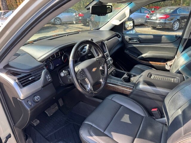 Used 2016 Chevrolet Suburban LT RWD image 3