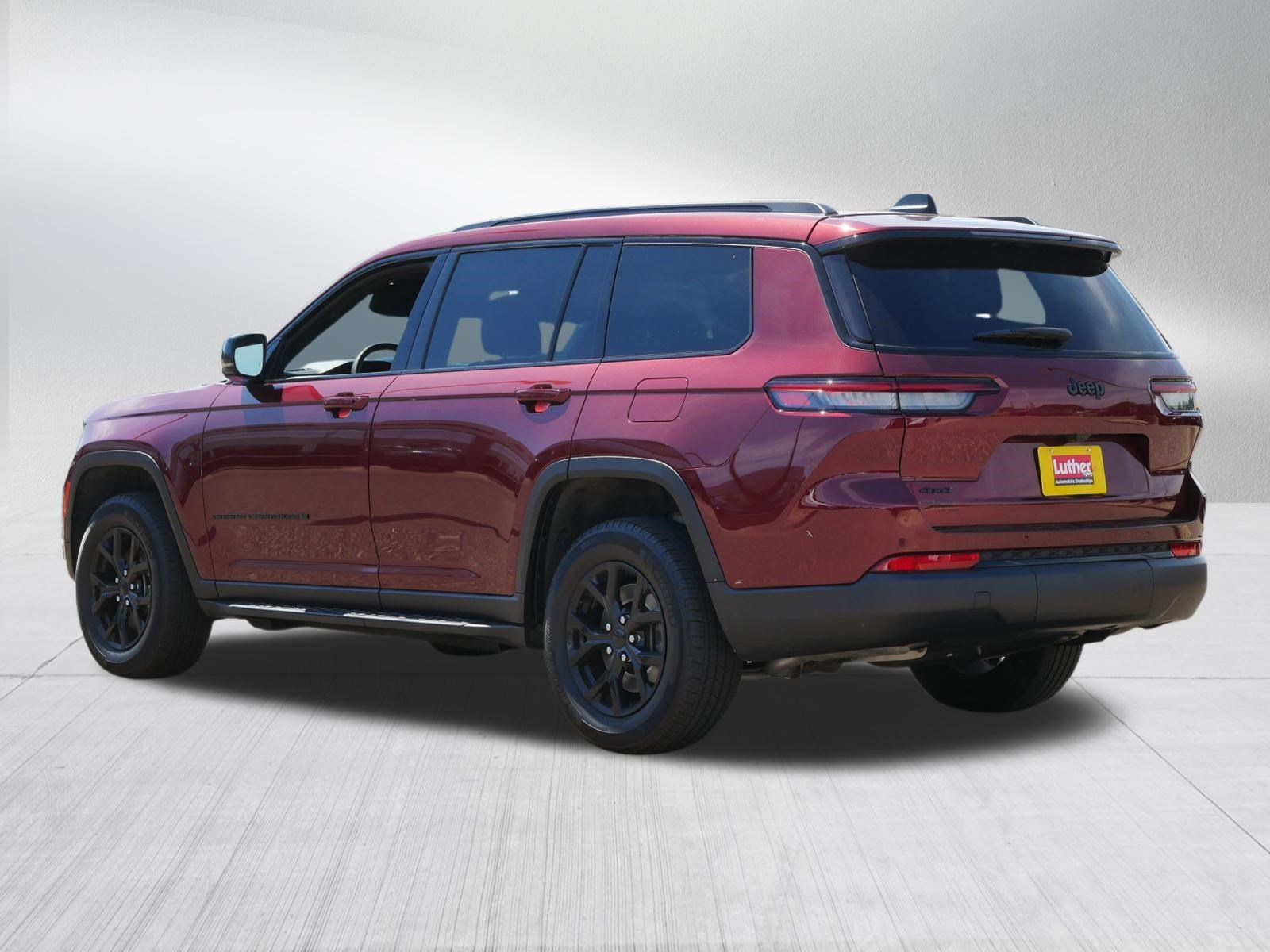 Used 2024 Jeep Grand Cherokee L Altitude AWD/4WD image 5