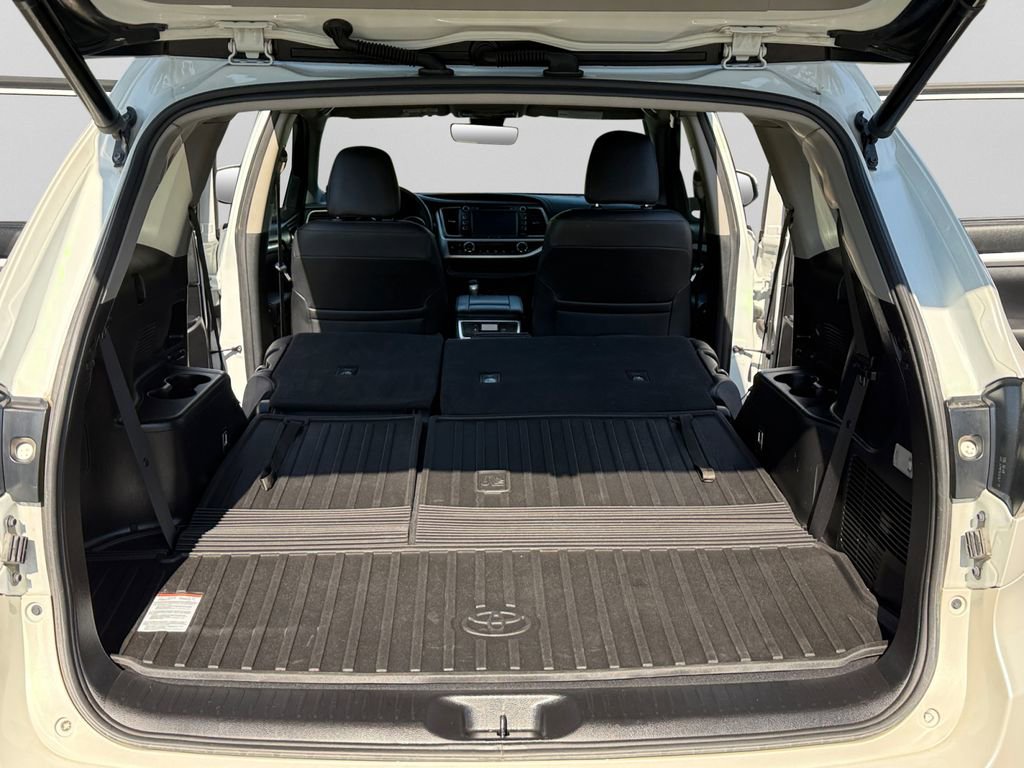 Used 2019 Toyota Highlander XLE AWD/4WD image 31