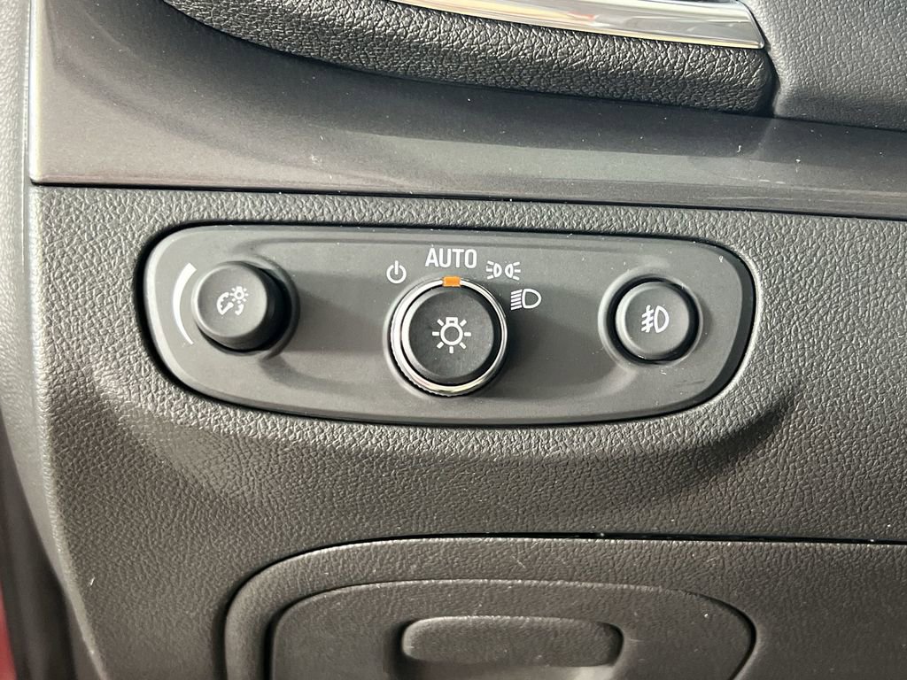 Certified 2019 Buick Encore Sport Touring AWD/4WD image 19