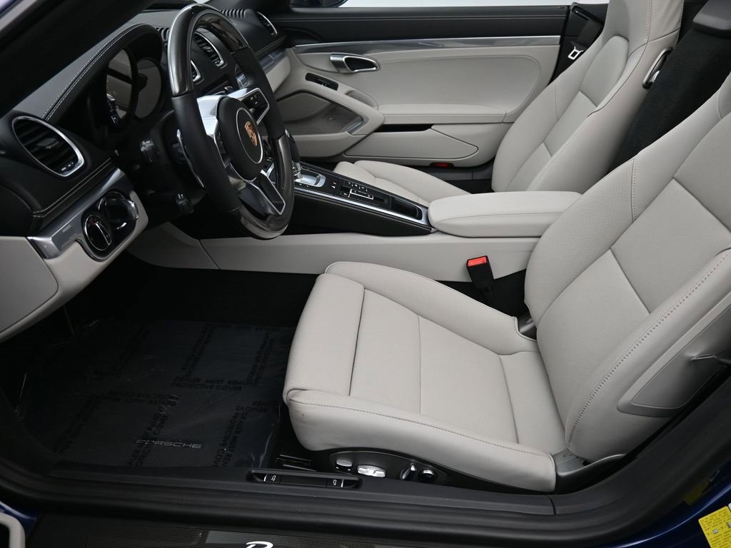 Used 2025 Porsche 718 Boxster image 3