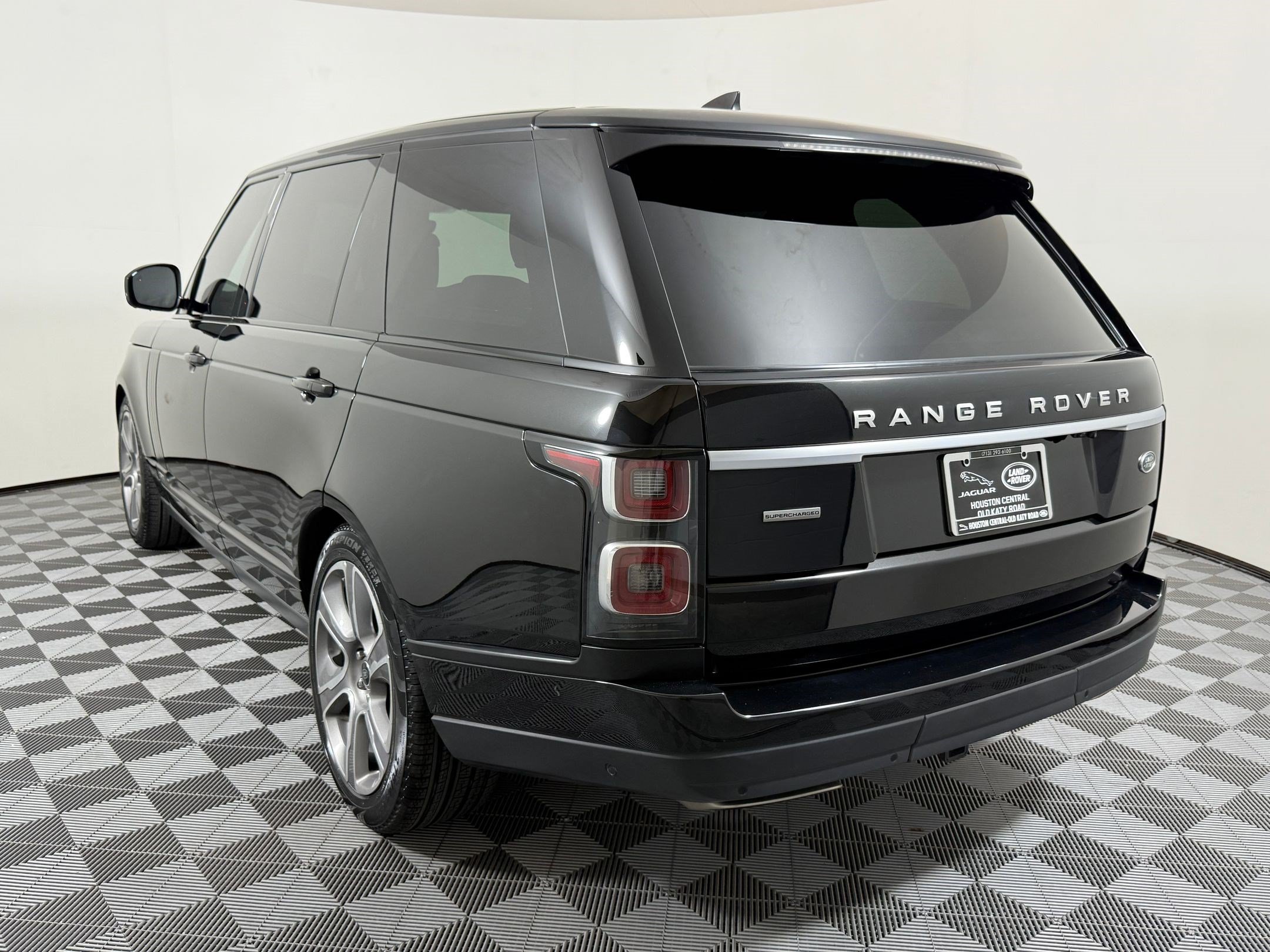 Used 2019 Land Rover Range Rover Long Wheelbase Supercharged AWD/4WD image 3
